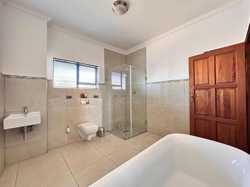 To Let 4 Bedroom Property for Rent in Xanadu North West